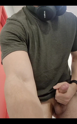 So Many Hot People at My Gym