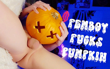 Femboy Fucks a Pumpkin for Halloween