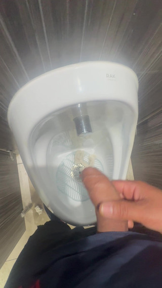 Public Toilet, I Tried to Seduce the Guys with My Big Dick