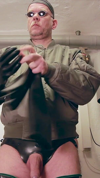 Cum Shots in the Boiler Room 4 / Druckausgleich Im Heizungsraum