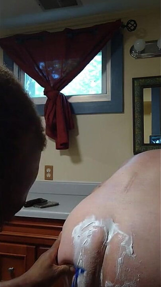 Kennie Jai Shaves a Bear Ass and Gets a Big Surprise!!