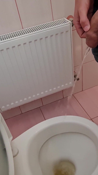 Guy Long Pisses in a Public Toilet and Takes a Selfie