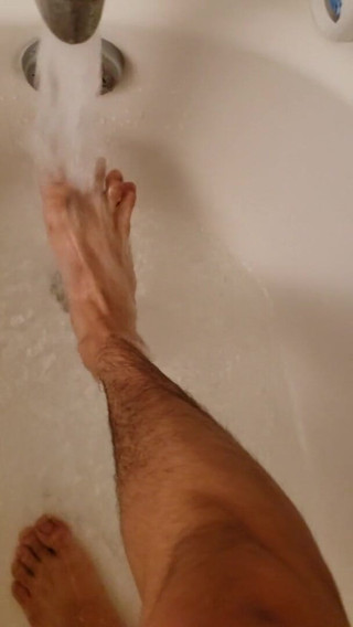 Foot Rinse Hot Water in the Winter