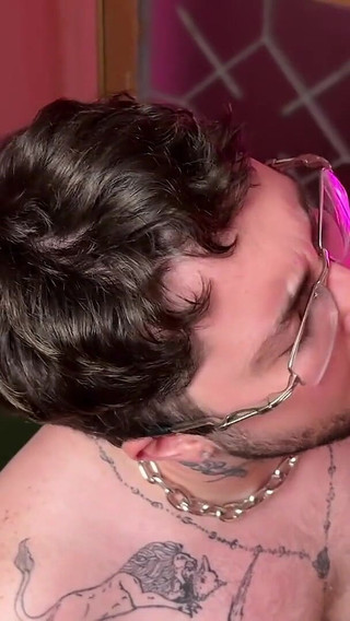 It's More Fun in Secret! Doctor Shares His Sexual Experiences in the Office