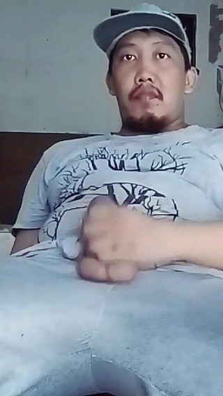 Chubby Barako Stepdaddy Gets off in the Stockroom