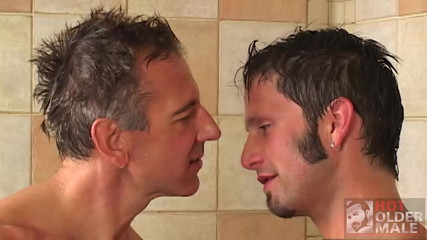 Stepdaddy Hunt: 4 Shower Buddies