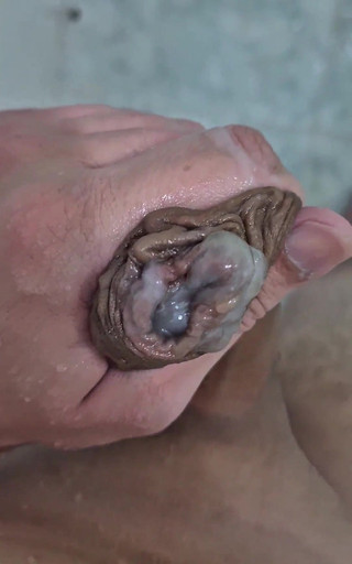 Wank and Cum in the Bath