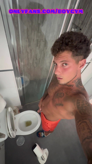 Boygym Muscle Piss in My Bathroom