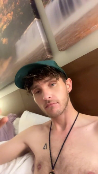 Horny Slut Wants to Get Fucked in Hotel