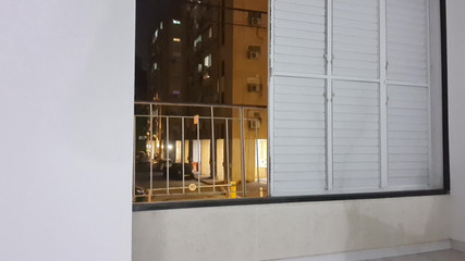 Come on People - I'm Waiting for You to Catch Me!