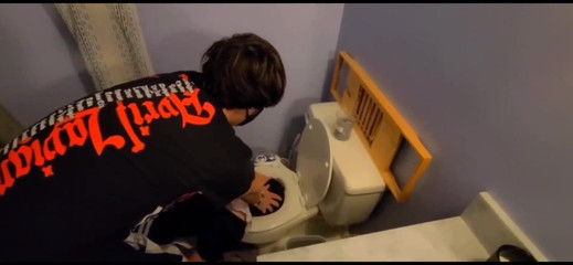 Twink Puts Wet Soggy on Maids Face & Swirly