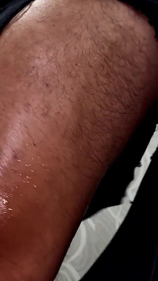 Anale E Sborrata Cazzo Enorme Sborra - Si Strappa I Jeans E Si Sega Cospargendosi Di Olio E Gemendo.mp4