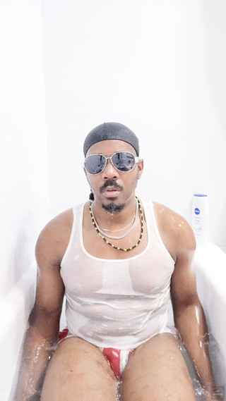 I Wash My Body in the Bath (3) (2025)