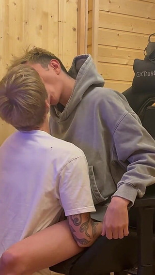 Full Video Guy with Big Cute Twink's Tight While His Boyfriend Is Away