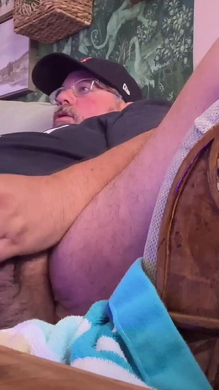 Muscle Bull Bear Has a Huge Belly and Wide Feet