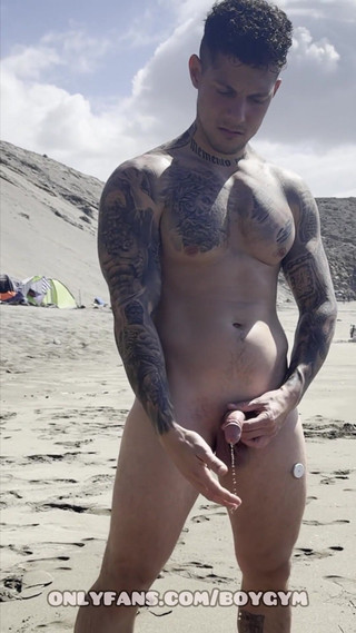 Risky Gay Piss on the Beach