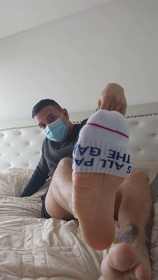 CUM with this latino feet