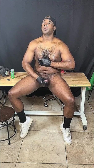 Oiled Muscled Gay Streamer Jerking Giant Cock After Working Out