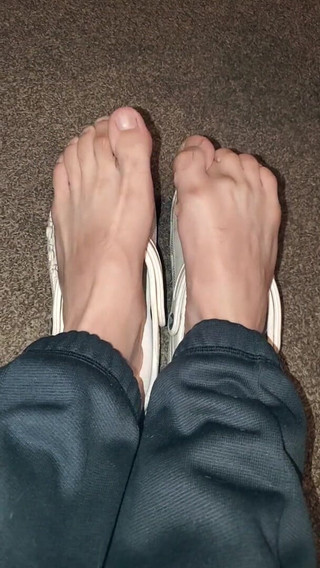 Boy Feet Wanting a Sucking