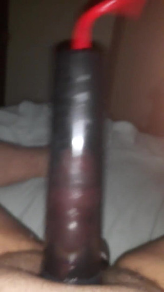 Mofo Pumps His Cock