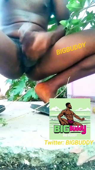 Flashing and Cumming Outside in Public