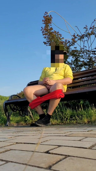 Hot Risky Jerkoff in Park